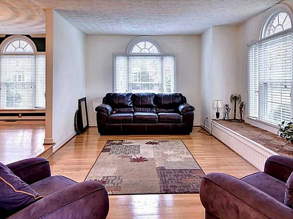 5th image of 100 Muirfield Ct
