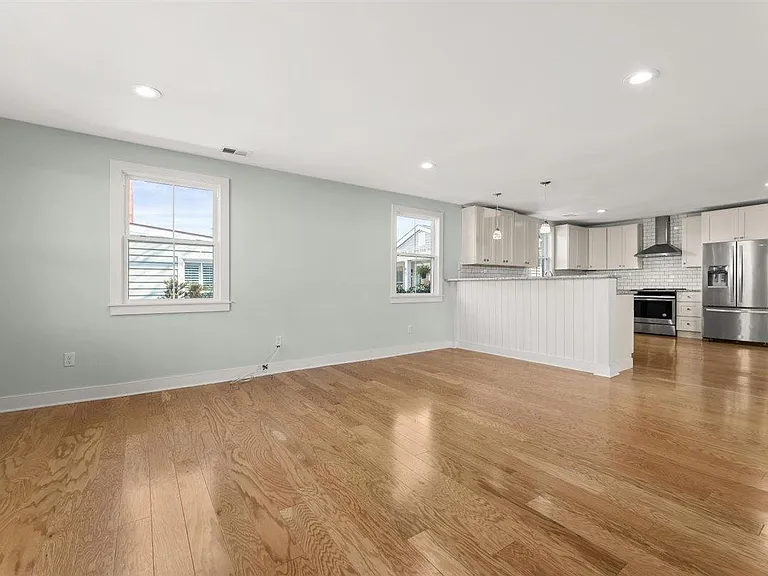 87 Romney St — Photo 3