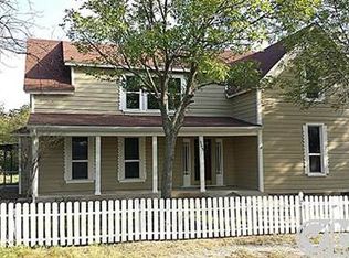 305 E Cottonwood St, Decatur, TX 76234