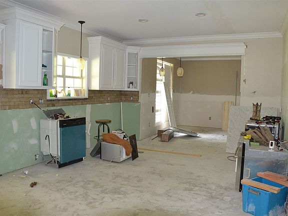 3rd image of 11769 Beaverbrook St