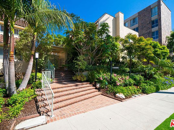 5th image of 130 Marguerita Ave Unit 3
