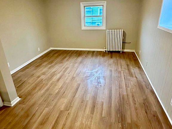 3rd image of 829 Main St #4