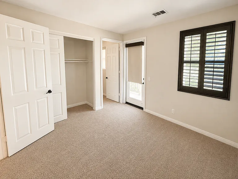 1653 Irwin St — Photo 7