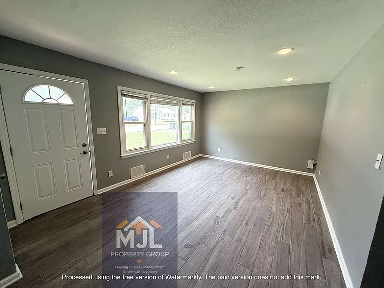 311 Jefferson Ln — Photo 5