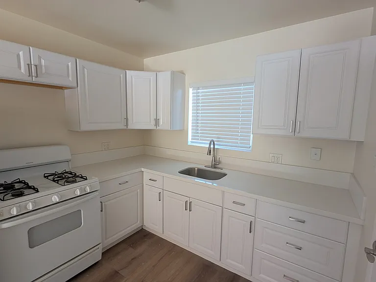8567 Golden Ave — Photo 4