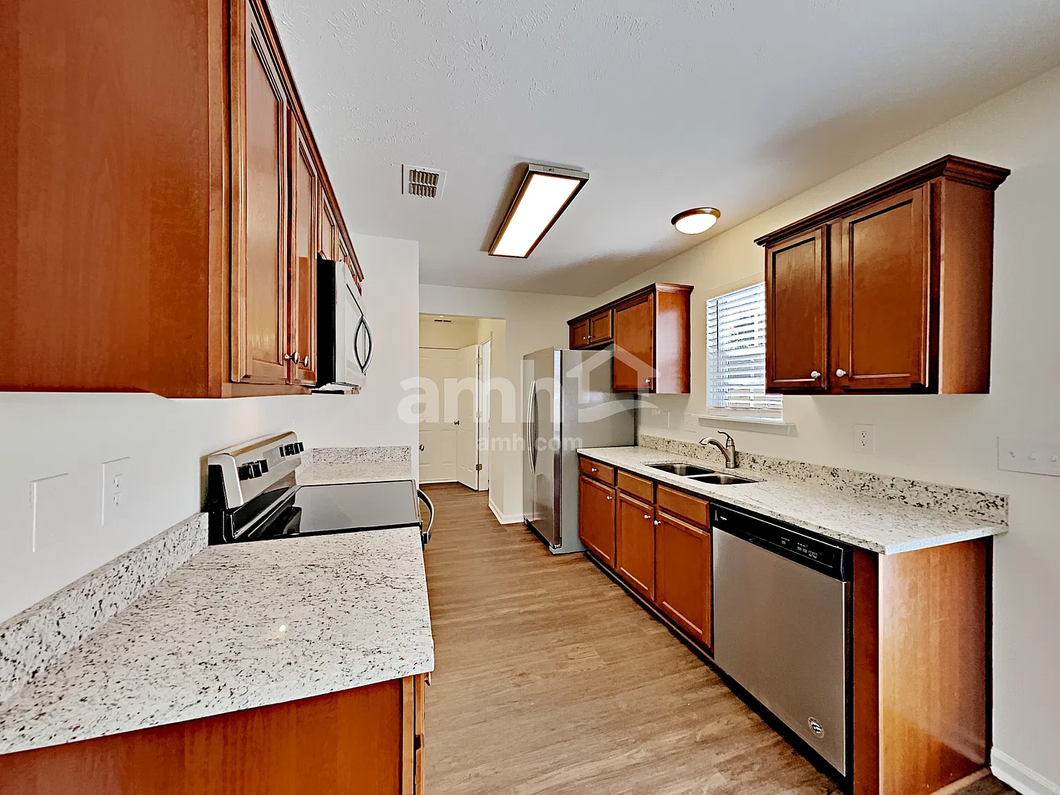 3 bed, 2.5 bath, 1470 sqft, $2,165 — Photo 4