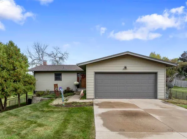 1967 Surf Dr NE, Solon, IA 52333