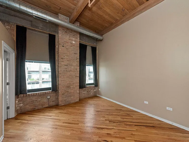 1040 W Adams St #610 — Photo 5