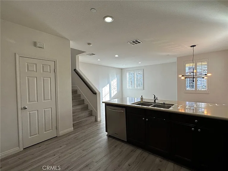 611 McKenna St — Photo 8