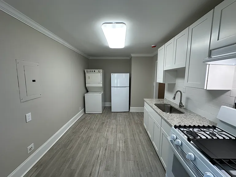 Kitchen with all appliances in view
