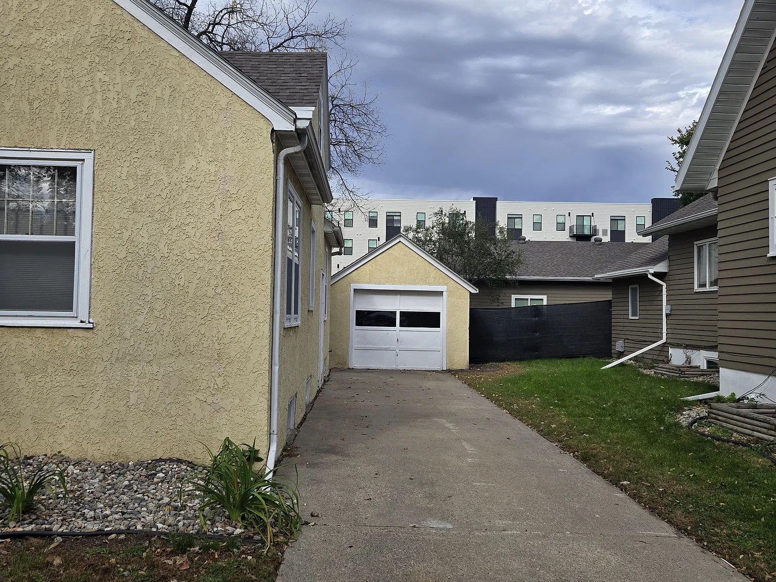 3 bed, 1396 sqft, $2,000 — Photo 2