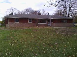 6001 Oakwood Ln, Greendale, WI 53129