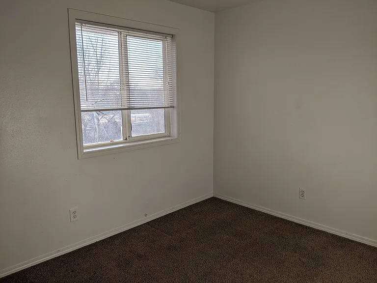 560 N Grand Ave #C — Photo 9