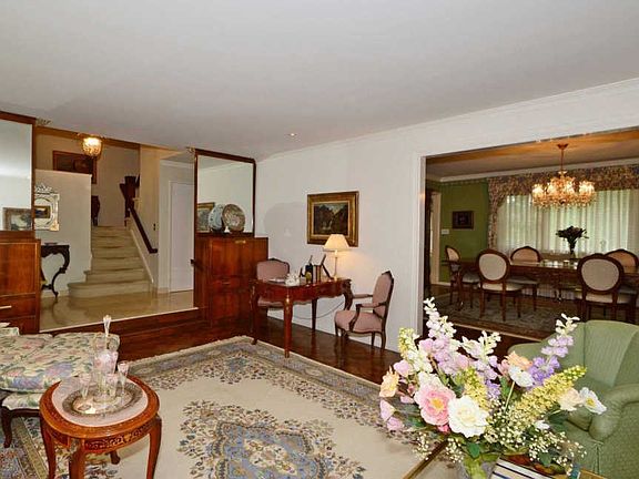 5th image of 21 Wooleys Ln E #21