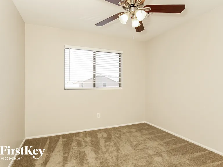 7913 S 45th Ln — Photo 11