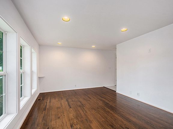 3rd image of 1358 Catherwood Dr