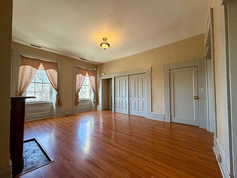 216 S 9th St #B — Photo 4