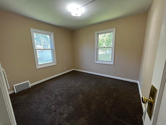 3rd image of 339 S 6th St
