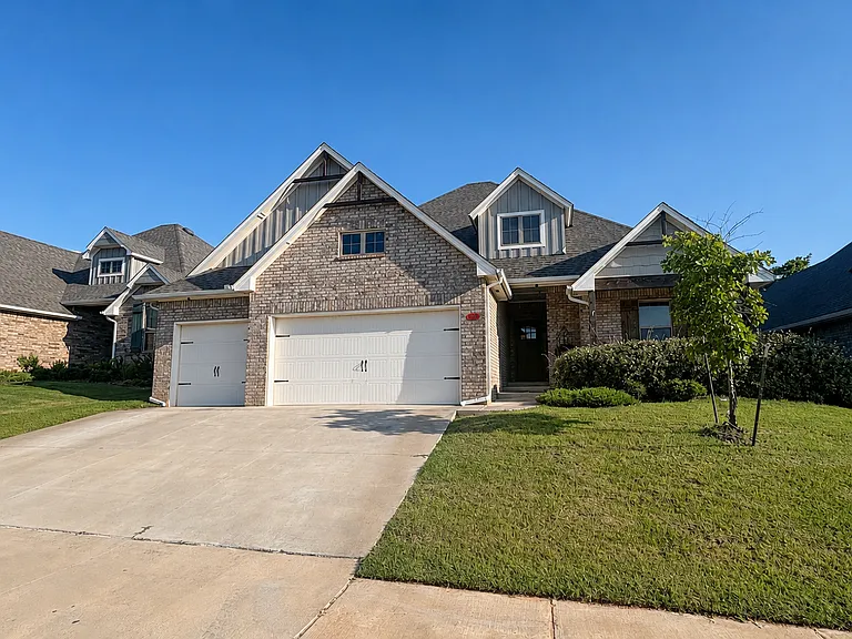 8216 Poplar Dr — Photo 1