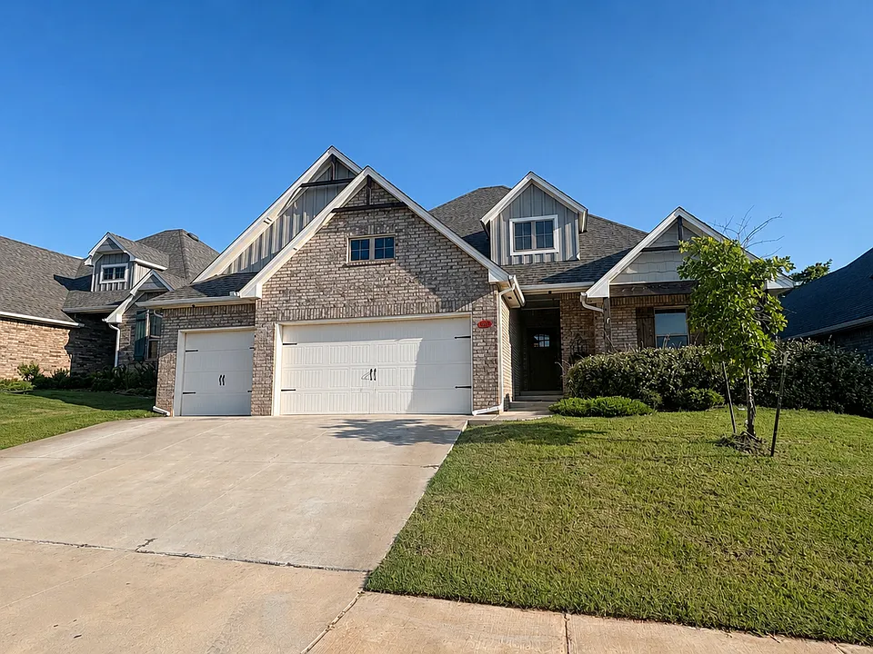 8216 Poplar Dr