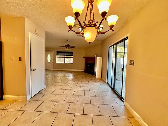 4th image of 204 Bent Arrow Dr #1