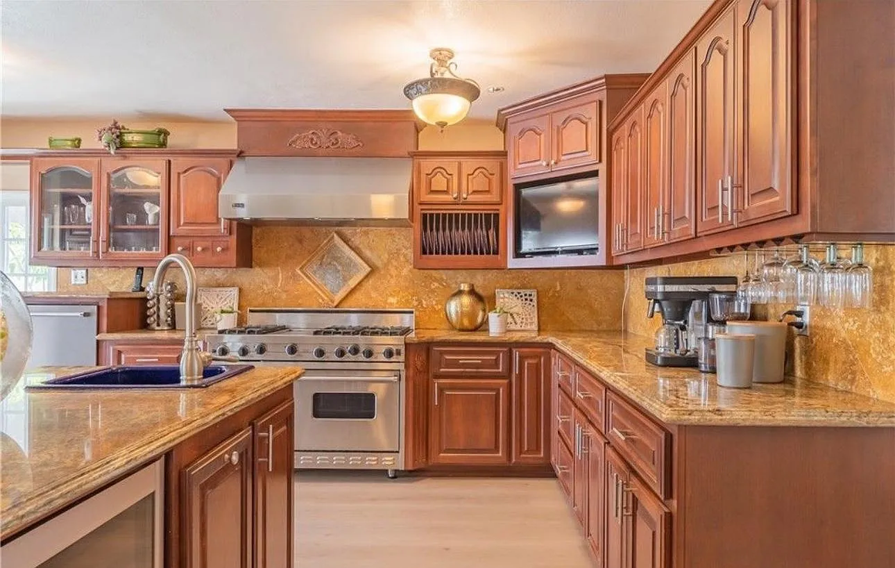 5632 Pickering Ave — Photo 3