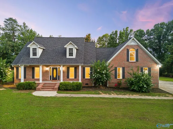 109 Sheri Dr, Laceys Spring, AL 35754