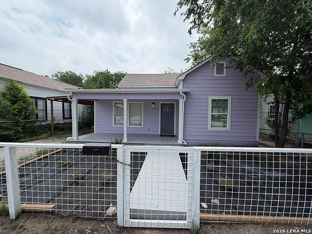 2 bed, 1.0 bath, 776 sqft, $1,525 — Photo 1