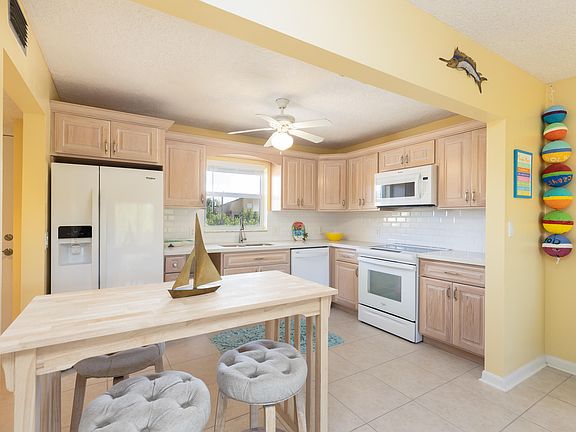 5th image of 200 Wrenn St APT 205