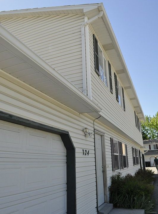 1st image of 328 E Fenton Ave