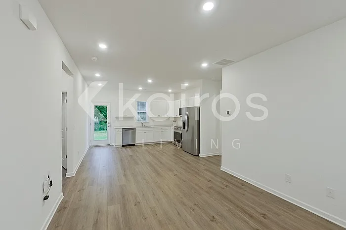 3 bed, 2.0 bath, 1031 sqft, $1,545 — Photo 4