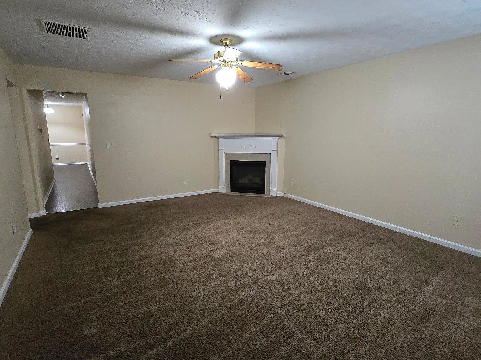 3 bed, 1281 sqft, $2,085 — Photo 4