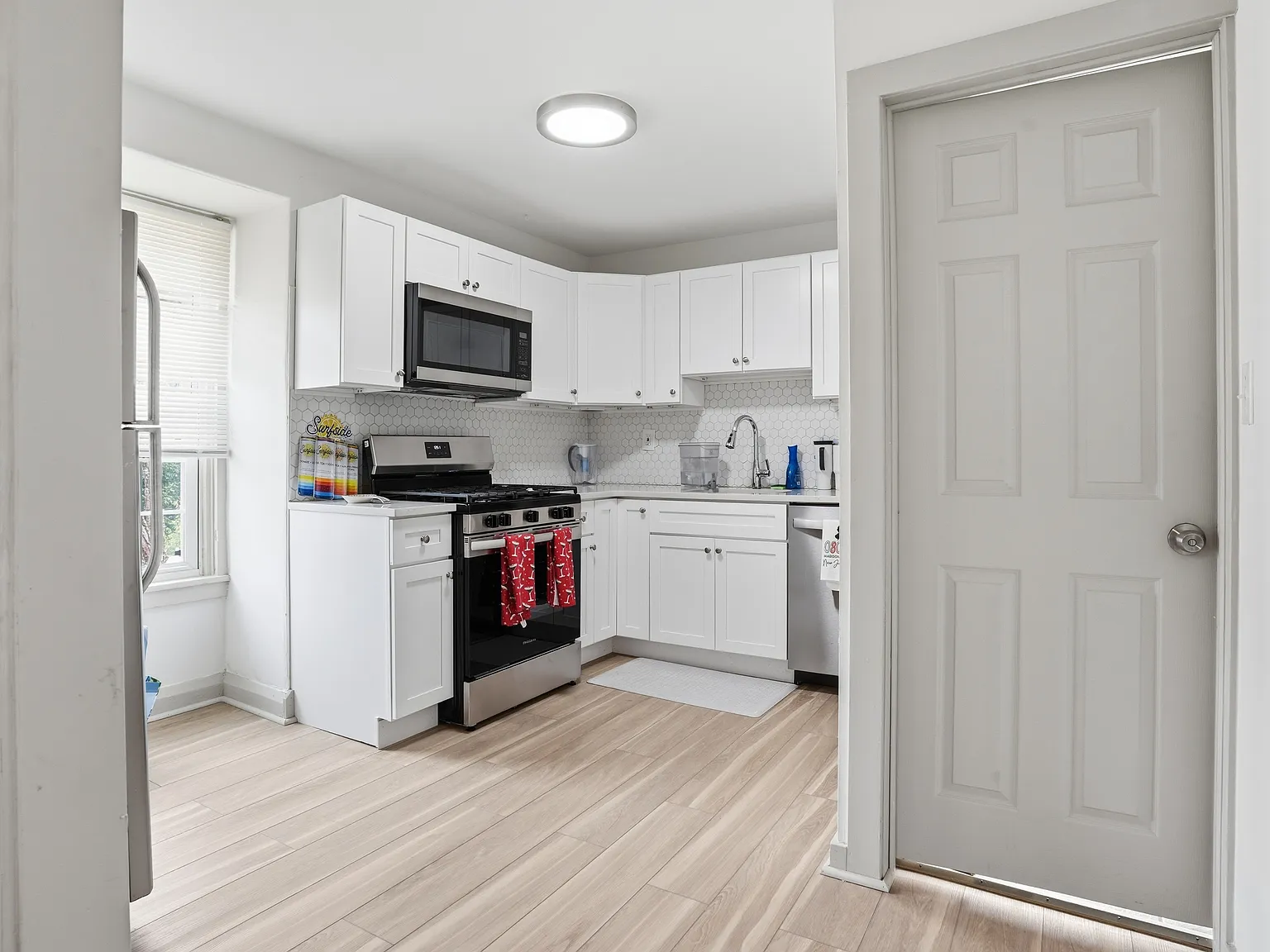 2 bed, 950 sqft, $2,350 — Photo 1