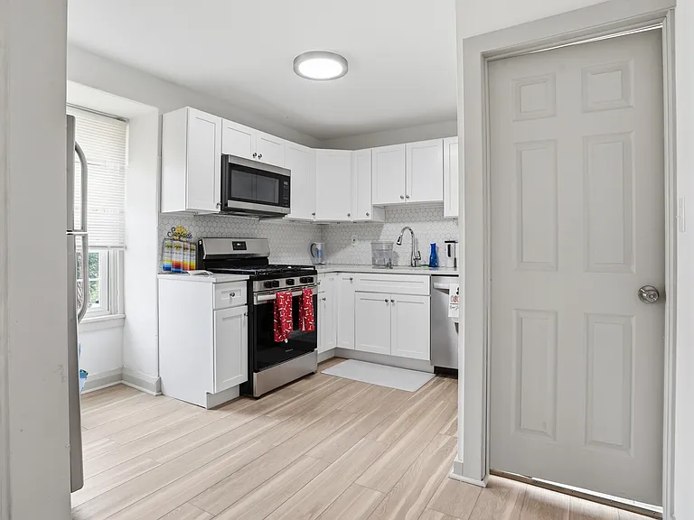 100 Potter St #6 — Photo 1