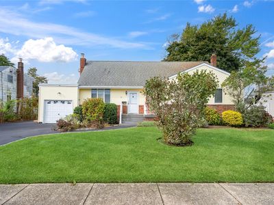 562 Alwick Avenue, West Islip, NY, 11795