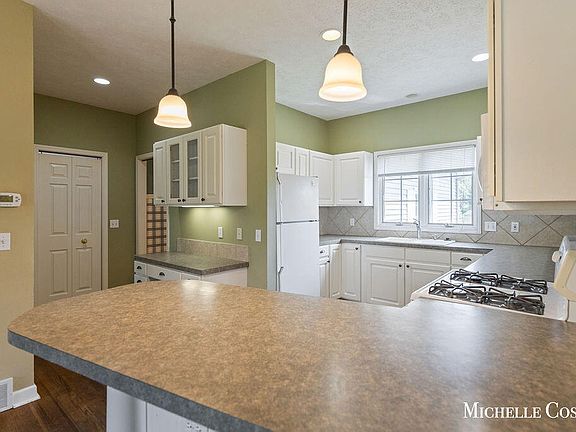 4th image of 2843 Meadow Bluff Dr NW
