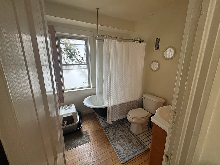 2642 N Fratney St — Photo 11