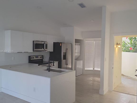 4th image of 3311 San Remo Cir #3311