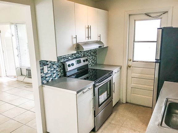 4th image of 2710 NE 14th St #5