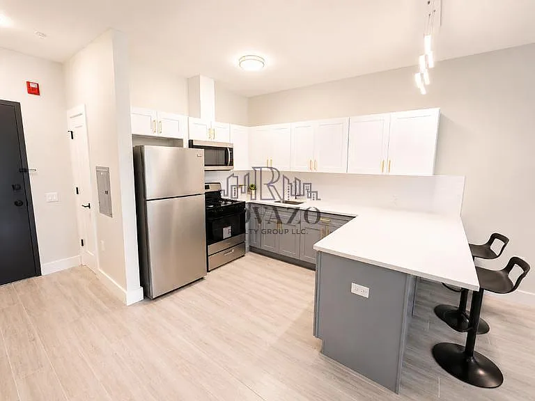 130-131 Ellis Ave #204