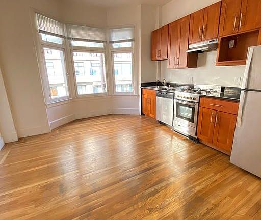 5th image of 138 Hyde St #7
