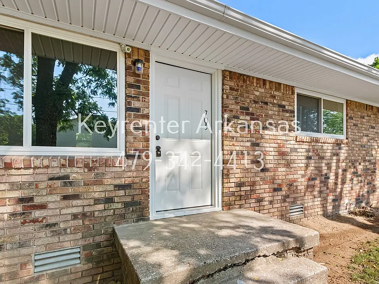 N College Duplex — Photo 5
