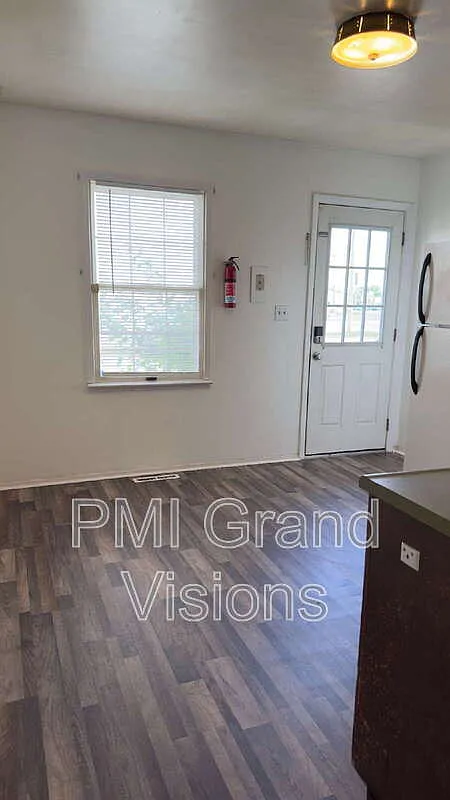 1610 University Dr photo 1