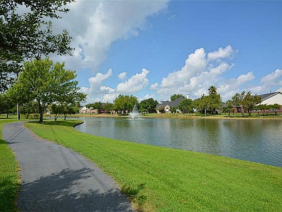 3rd image of 5907 Coral Springs Ct