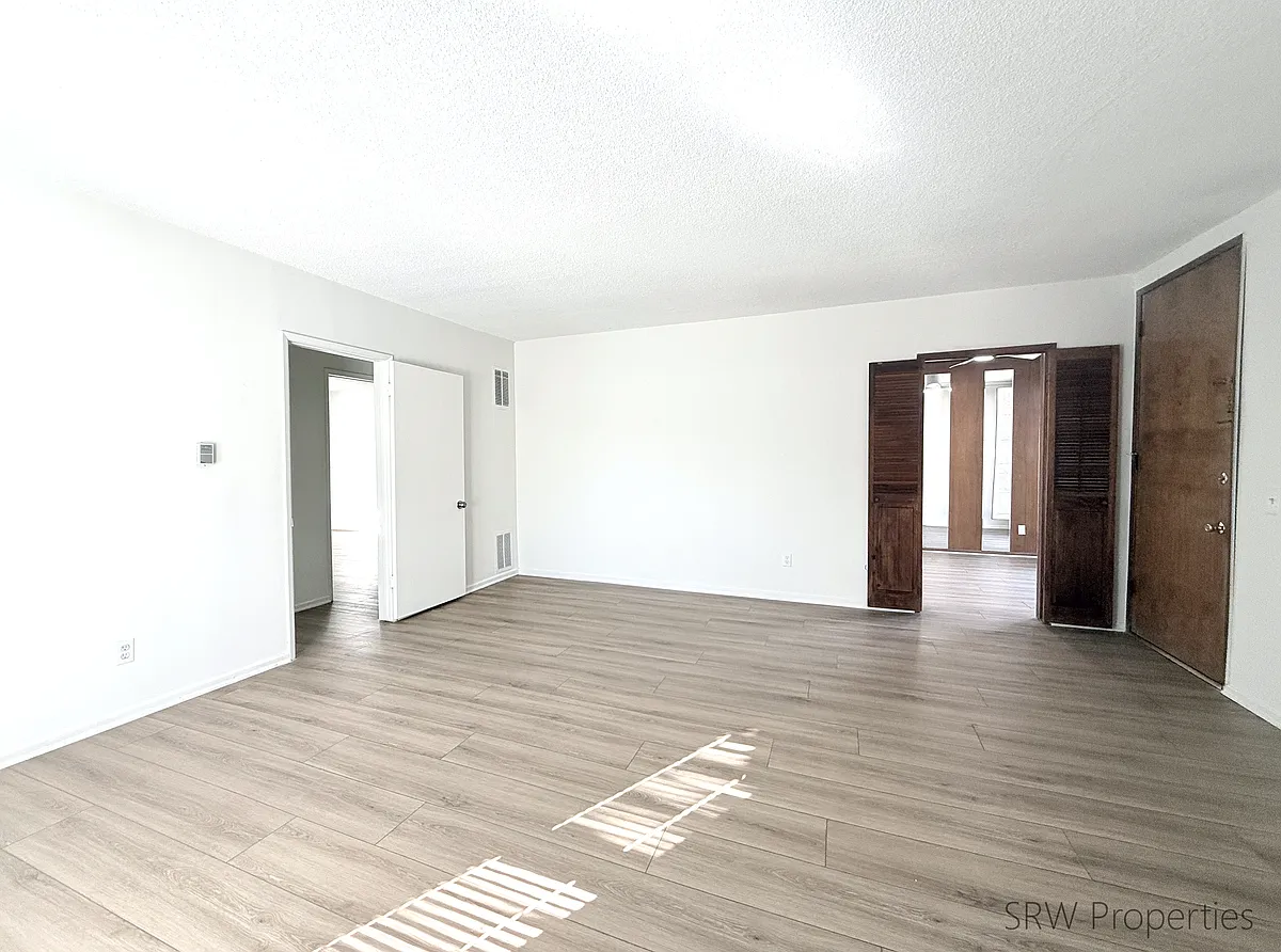 Building Photo - 712 N Adams St #10