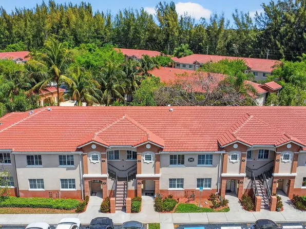3790 N Jog Rd APT 203, Royal Palm Beach, FL 33411
