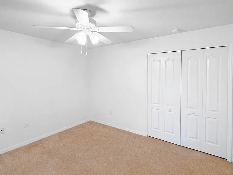 467 Sauders Rd SE — Photo 16