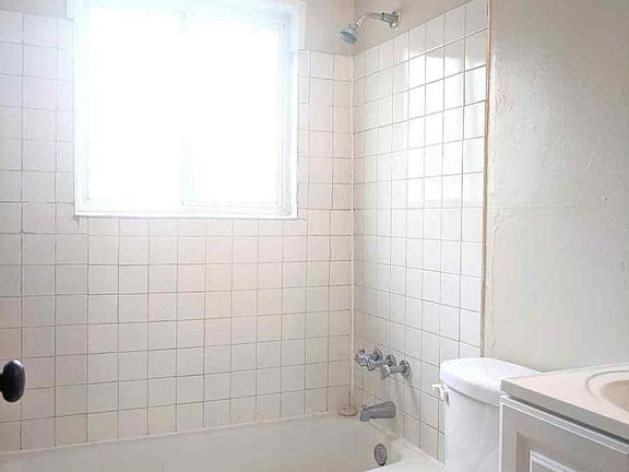 3rd image of 1492 County Road B E APT 211