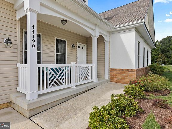 2nd image of 44190 Honeysuckle Ln
