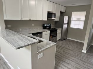 1725 W Chrysler Dr, Belvidere, IL 61008